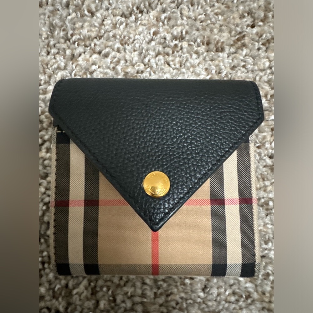 Authentic Burberry Lila Check Bifold Leather Wallet